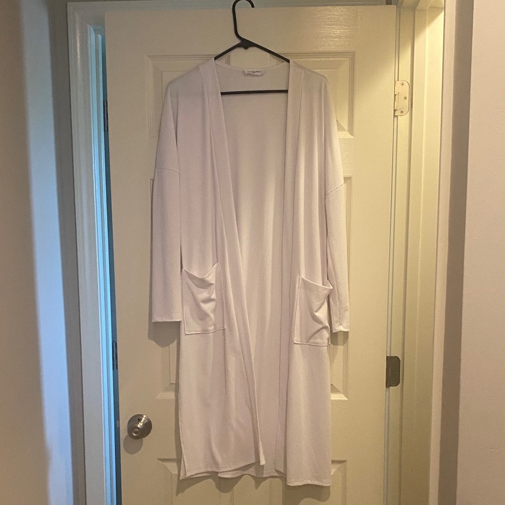 Carly Jean Los Angeles White long Open-Front Cardigan with pockets Large